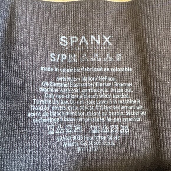 Spanx Look At Me Now Seamless Crop Leggings Black Size Small Excellent Cond - Picture 2 of 5